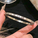 Conjunto de 5 pulseiras ZAKOL em aço inoxidável com zircônias brilhantes