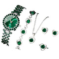 Conjunto de Bijuterias com relógio, anel, brinco e colar, tudo na cor verde.