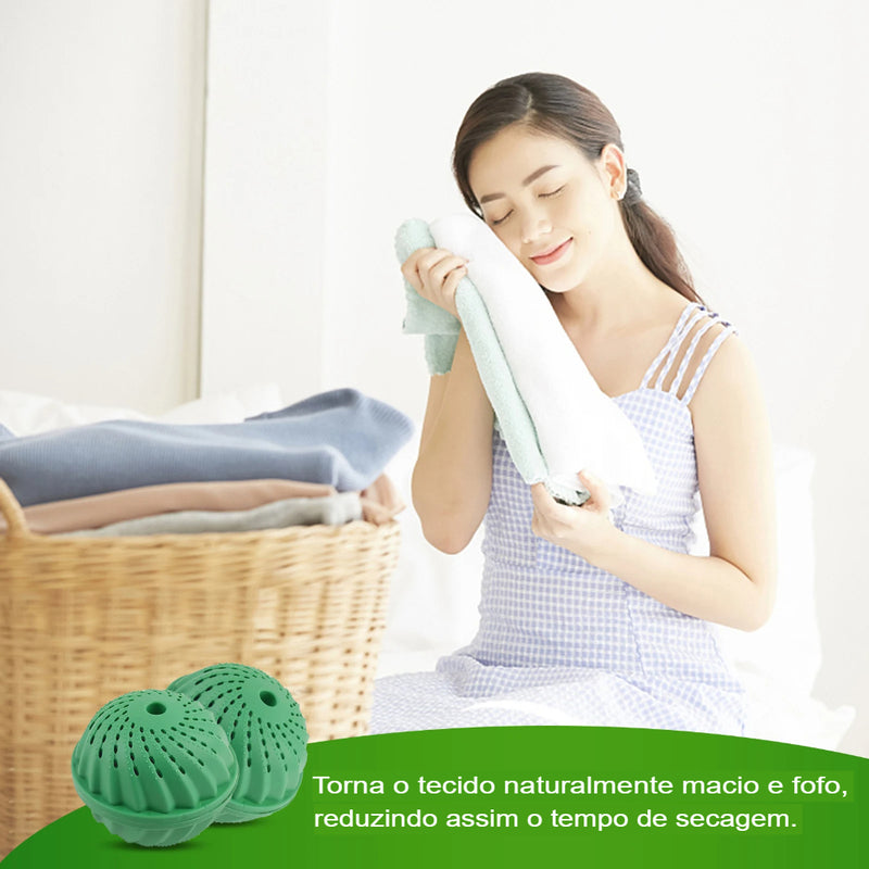 Bolas com "detergente" ecológico para lavar roupas na máquina